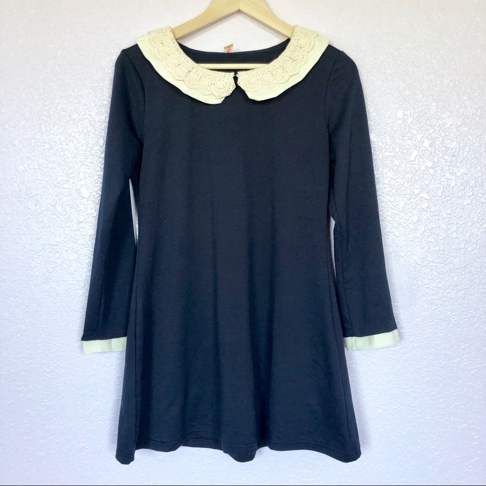 Adorable Dress with lace collar - Medium